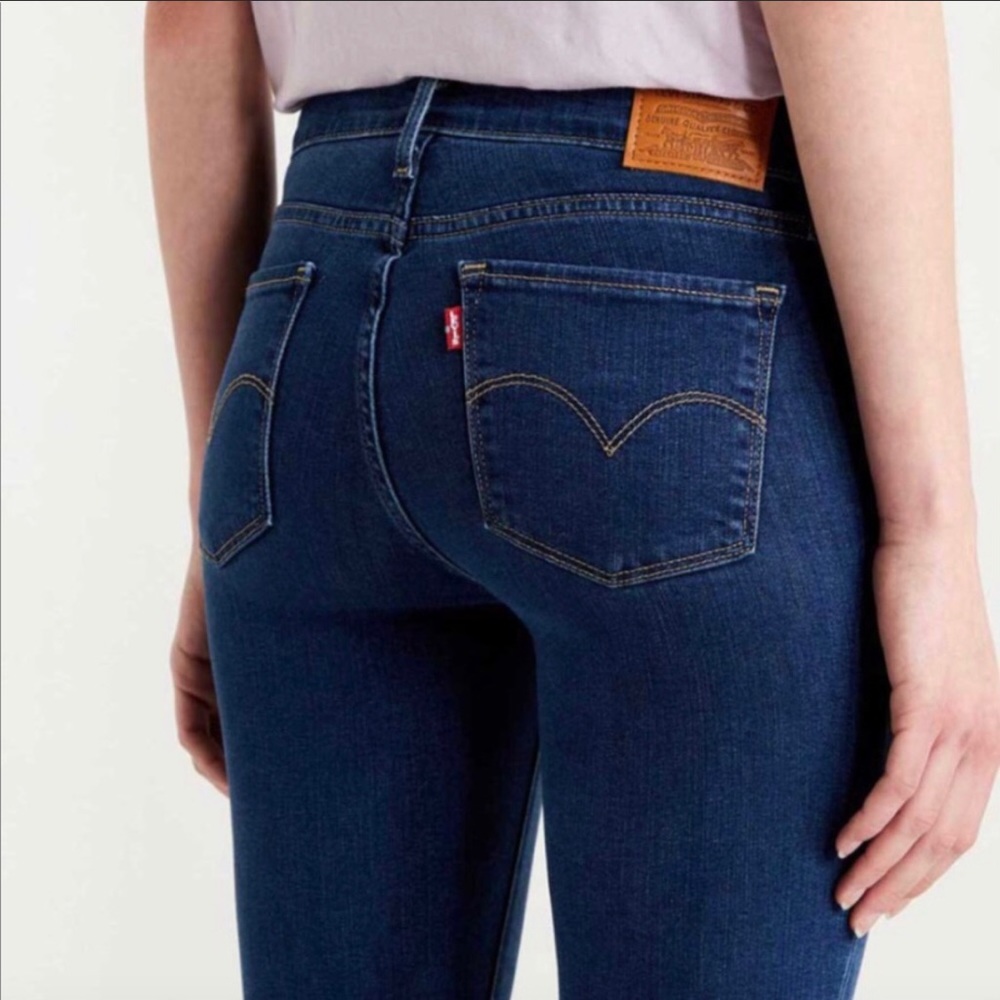 Levi’s 711 Skinny Filiforme Dark Blue Jeans. Size 29 Women.